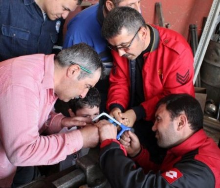 Minik Mustafa’nın parmağı 20 dakikada kurtarıldı