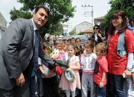 Minik öğrenci Başkan Dündar’dan park sözünü kopardı