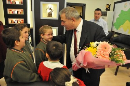 Minik öğrenciler, Başkan Demirtaş’ı sorularıyla terletti