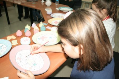 Minik öğrenciler, çini merakını sanata dönüştürüyor