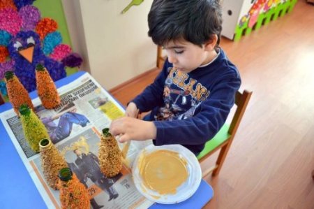 Minik öğrenciler cam süsleme hünerlerini gösterdi