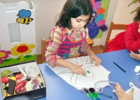 Minik öğrenciler cam süsleme hünerlerini gösterdi