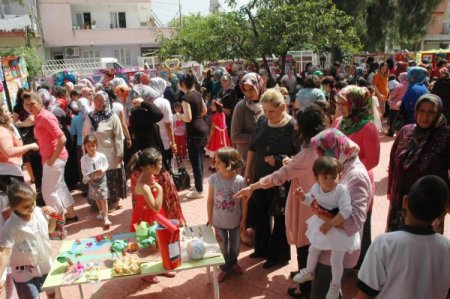 Minik Öğrenciler İlk Eserlerini Sergiledi