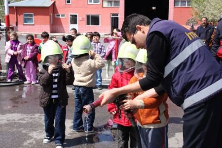 Minik Öğrenciler İtfaiyeyi Yerinde Tanıdı