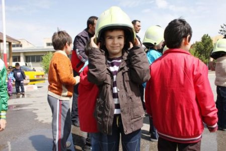 Minik Öğrenciler İtfaiyeyi Yerinde Tanıdı