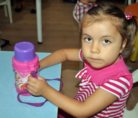 Minik öğrenciler okula alışmakta zorlandı