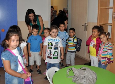 Minik öğrenciler okula alışmakta zorlandı