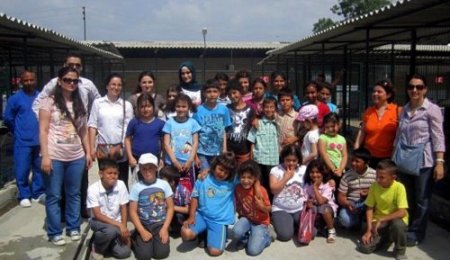 Minik öğrenciler sokak hayvanları barınmaevini ziyaret etti