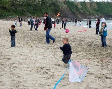 Minik öğrenciler uçurtma şenliğinde buluştular