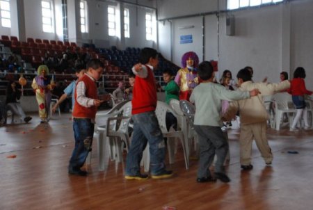 Minik Öğrenciler Yarışmalarda Doyasıya Eğlendi