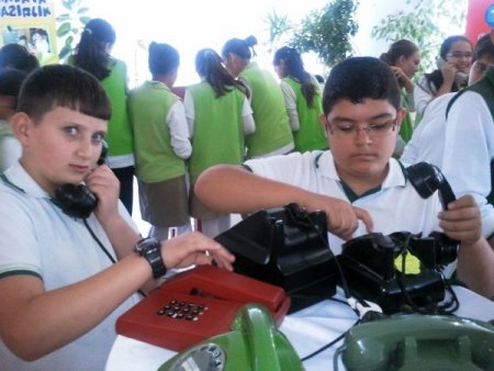 Minik öğrencilerden 'Nostaljik İletişim Araçları' sergisi