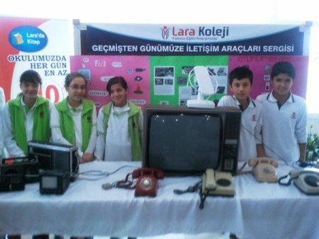 Minik öğrencilerden 'Nostaljik İletişim Araçları' sergisi