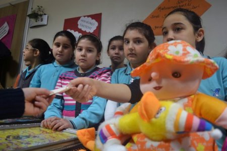 Minik öğrencilerden Suriyeli çocuklara anlamlı yardım