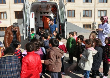 Minik öğrencilere 112 ambulansları tanıtıldı