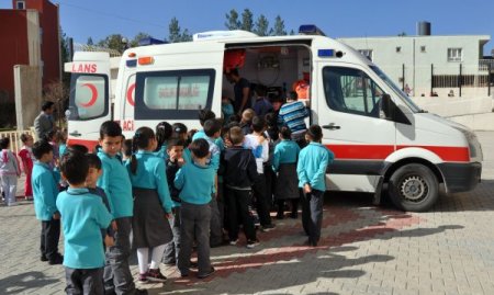 Minik öğrencilere 112 ambulansları tanıtıldı