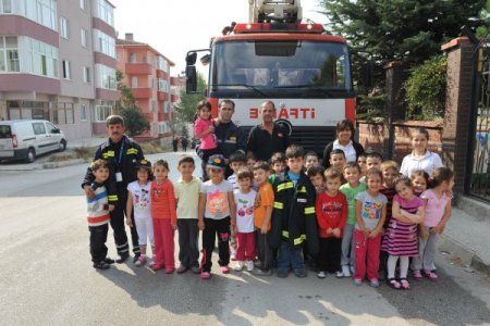 Minik öğrencilere yangın tatbikatı