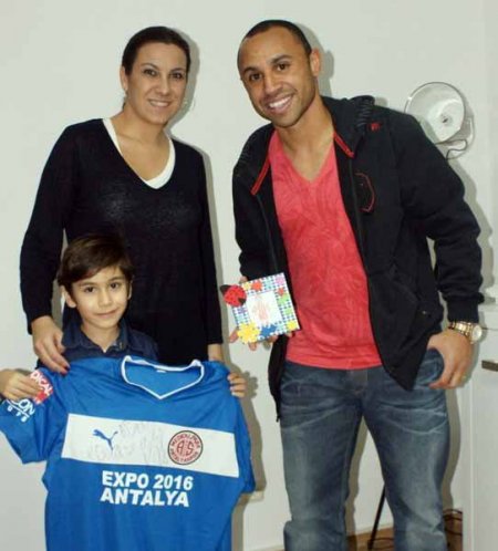 Minik taraftardan Tita’ya moral ziyareti