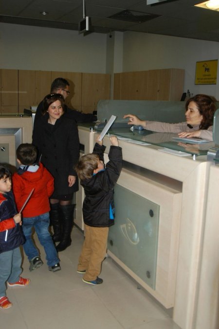 Minikler anne babalarına mektup gönderdi