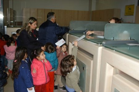 Minikler anne babalarına mektup gönderdi