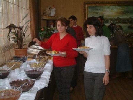 Minikler Anne Ve Babalarıyla Kahvaltıda Buluştu