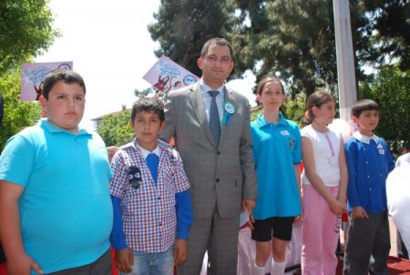 Minikler En Fazla Sütü İçmek İçin Kıyasıya Yarıştı