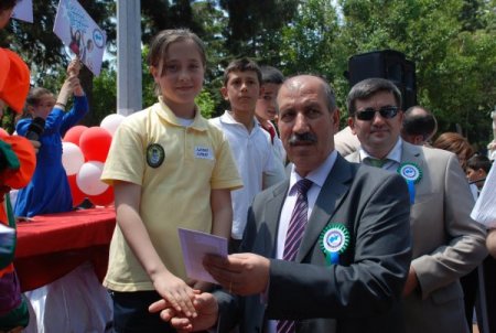 Minikler En Fazla Sütü İçmek İçin Kıyasıya Yarıştı