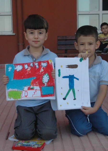 Minikler hayallerindeki doğayı çizdi