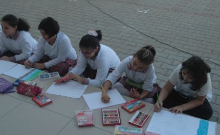 Minikler hayallerindeki doğayı çizdi