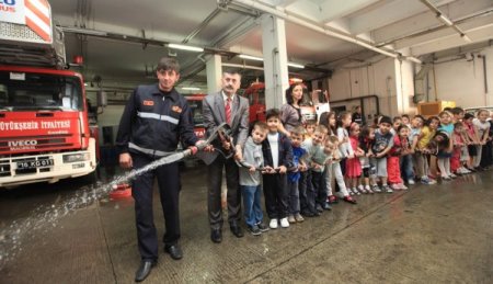 Minikler İtfaiyecileri Ziyaret Etti