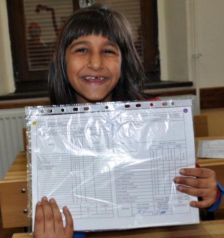 Minikler karnelerini Vali Hasan Duruer’in elinden aldı