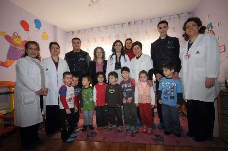 Minikler Sağlık Taramasından Geçiriliyor
