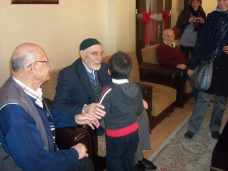 Miniklerden Huzurevi Sakinlerine Ziyaret