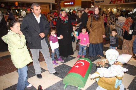 Miniklerin Açtığı 'destanlara İmza Atanlar' Sergisine Yoğun İlgi