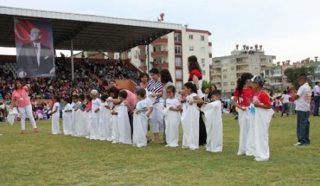 Miniklerin gösterisi büyüledi