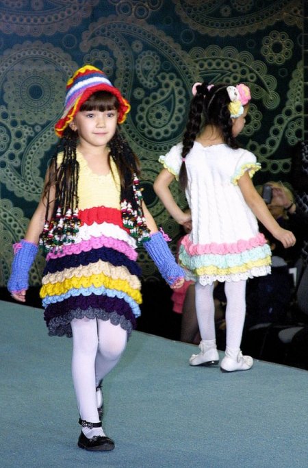 Miniklerin renkli defilesi göz kamaştırdı