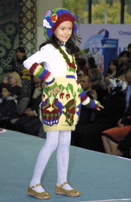 Miniklerin renkli defilesi göz kamaştırdı