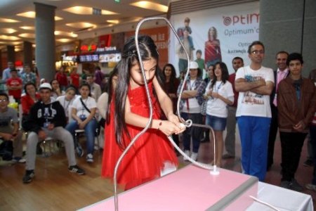 Misafir öğrenciler hünerlerini AVM'de sergiledi