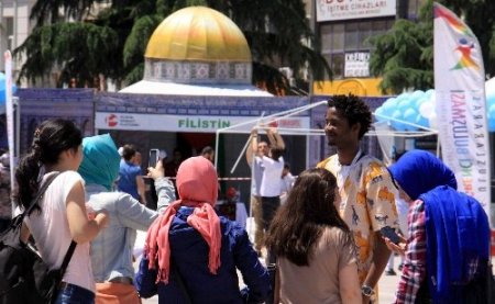 Misafir üniversite öğrencileri, Samsunlulara kültürlerini tanıttı