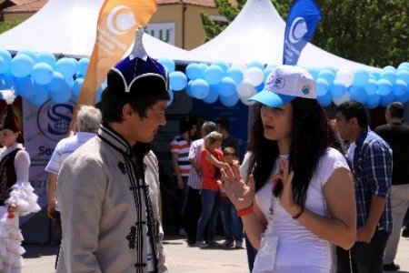 Misafir üniversite öğrencileri, Samsunlulara kültürlerini tanıttı