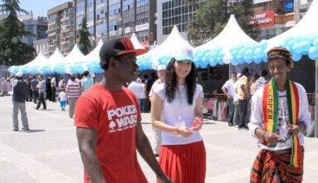 Misafir üniversite öğrencileri, Samsunlulara kültürlerini tanıttı