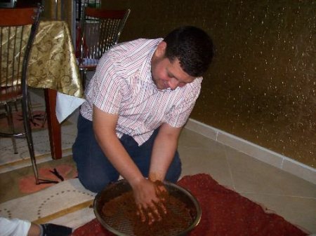 Misafirsiz Sofraya Oturmaktan Rahatız Olan Şanlıurfalılar, Kapılarını Yeni Misafirlere Açtı