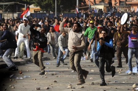 Mısır'da Muhalifler Ve Mübarek Yanlıları Birbirine Girdi
