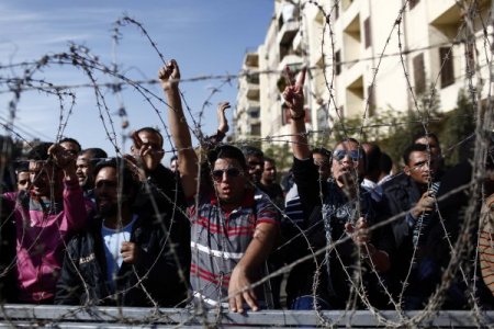 Mısır'da ordu, saray önündeki çatışmalara el koydu