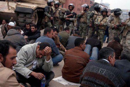 Mısır’da Ordu, Tahrir Meydanı’ndaki Göstericileri Dağıtmaya Çalışıyor