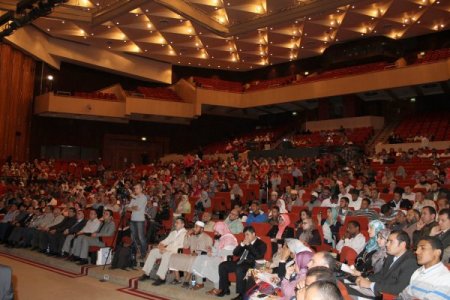 Mısırlılar, üç farklı kentte ‘hizmet’ için salonlara koştu