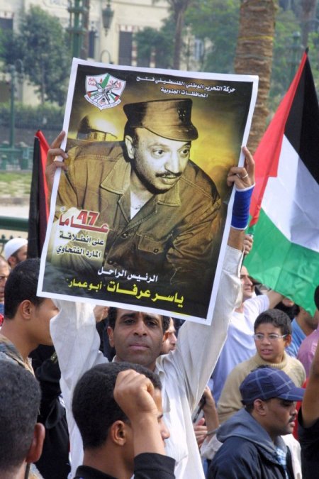 Mısırlılar Tahrir’de İsrail’i kınadı