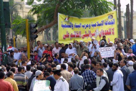 Mısırlılar Tahrir’de İsrail’i kınadı