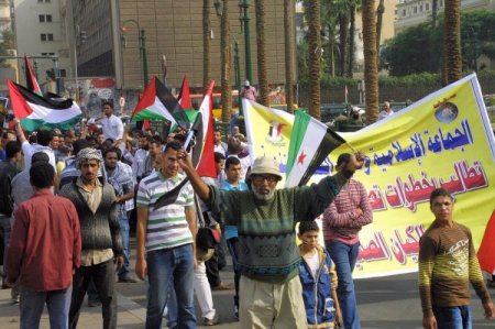 Mısırlılar Tahrir’de İsrail’i kınadı