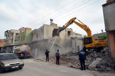 Mithatpaşa’da yıkım devam ediyor