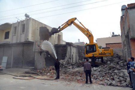 Mithatpaşa’da yıkım devam ediyor
